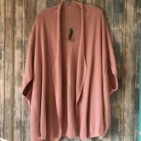 Melissa McCarthy Sweaters - Melissa McCarthy pink sweater